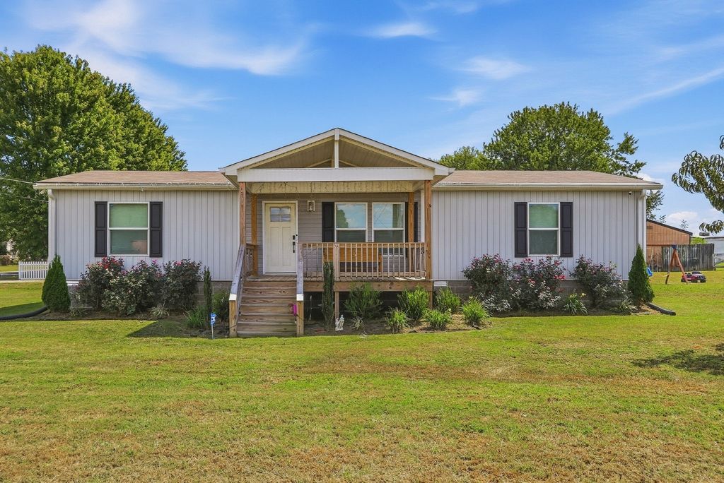 136 Hawkins Dr, Smithville