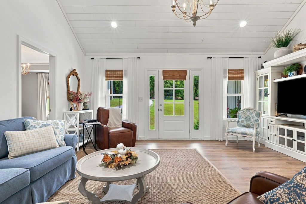 4287 Highway 47 E, White Bluff