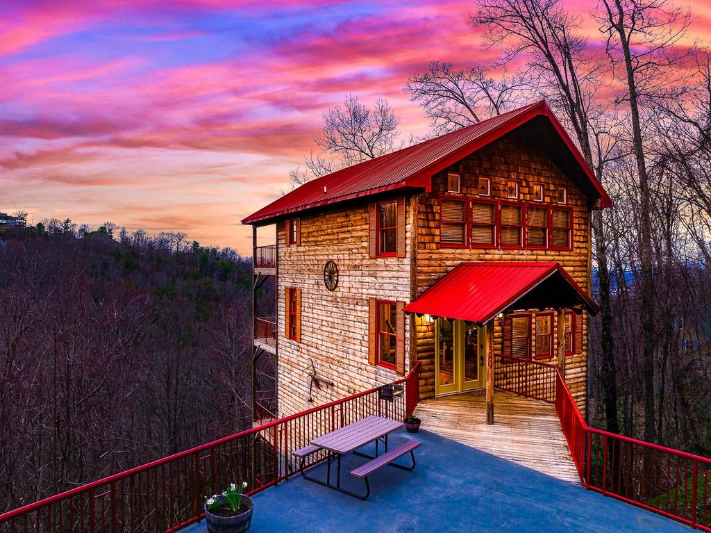 1389 N Baden Dr, Gatlinburg