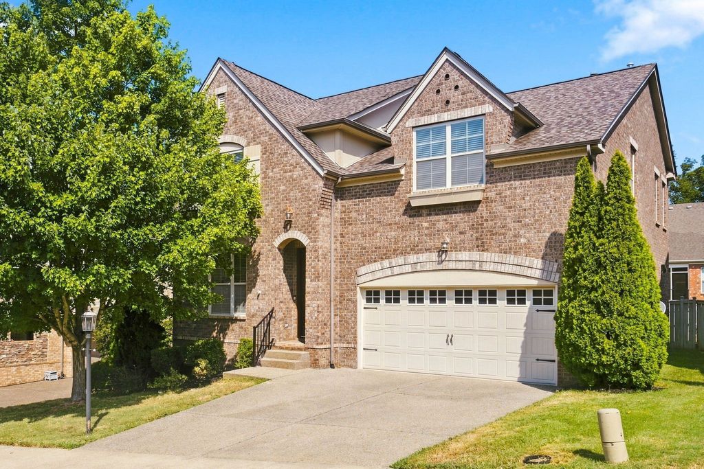 135 Cobbler Cir, Hendersonville