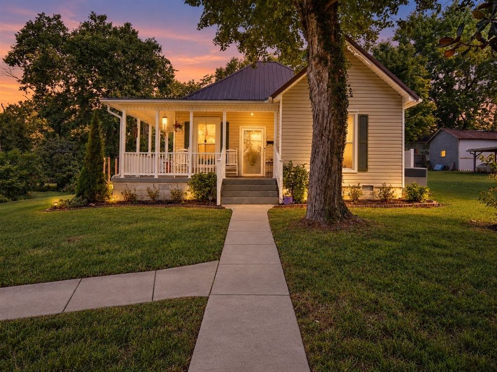 211 Riverside Dr, Columbia