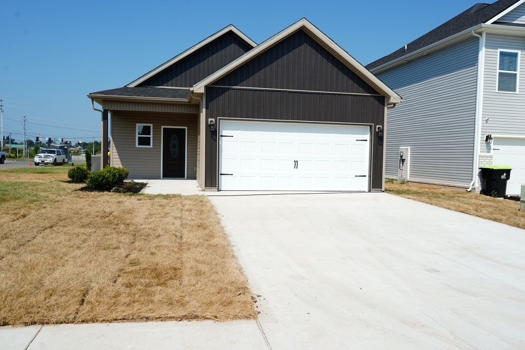 456 Ayden Ln, Clarksville