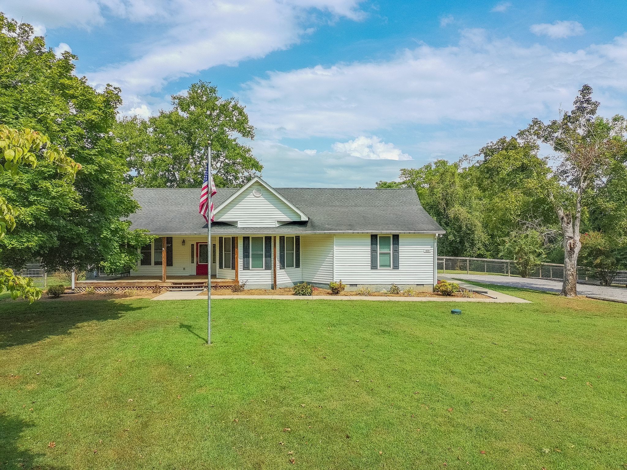 Photo for MLS 3543157 in 1078 Old Williamsport Pike Columbia, TN - 38401