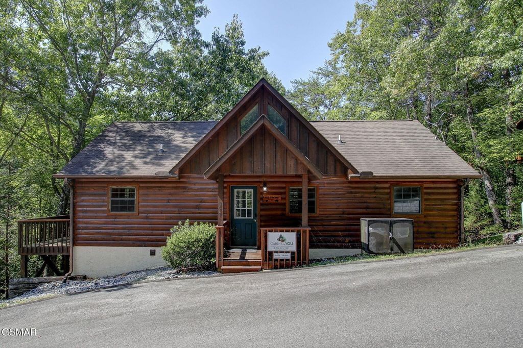 1617 Raccoon Den Way, Sevierville