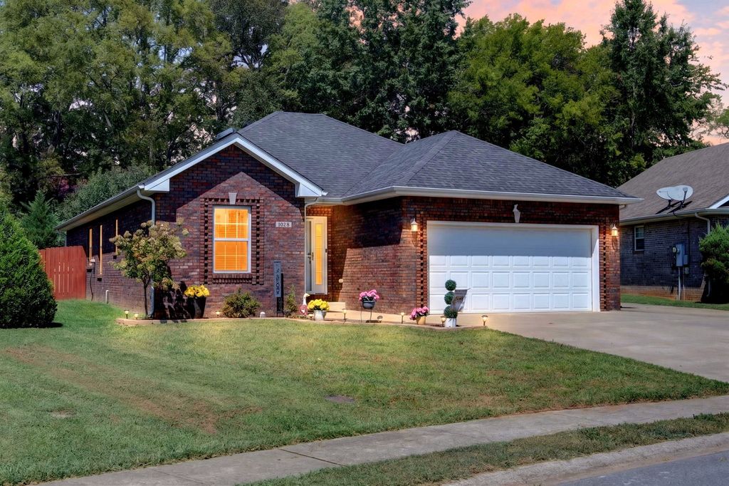 1028 Hendricks Ct, Clarksville