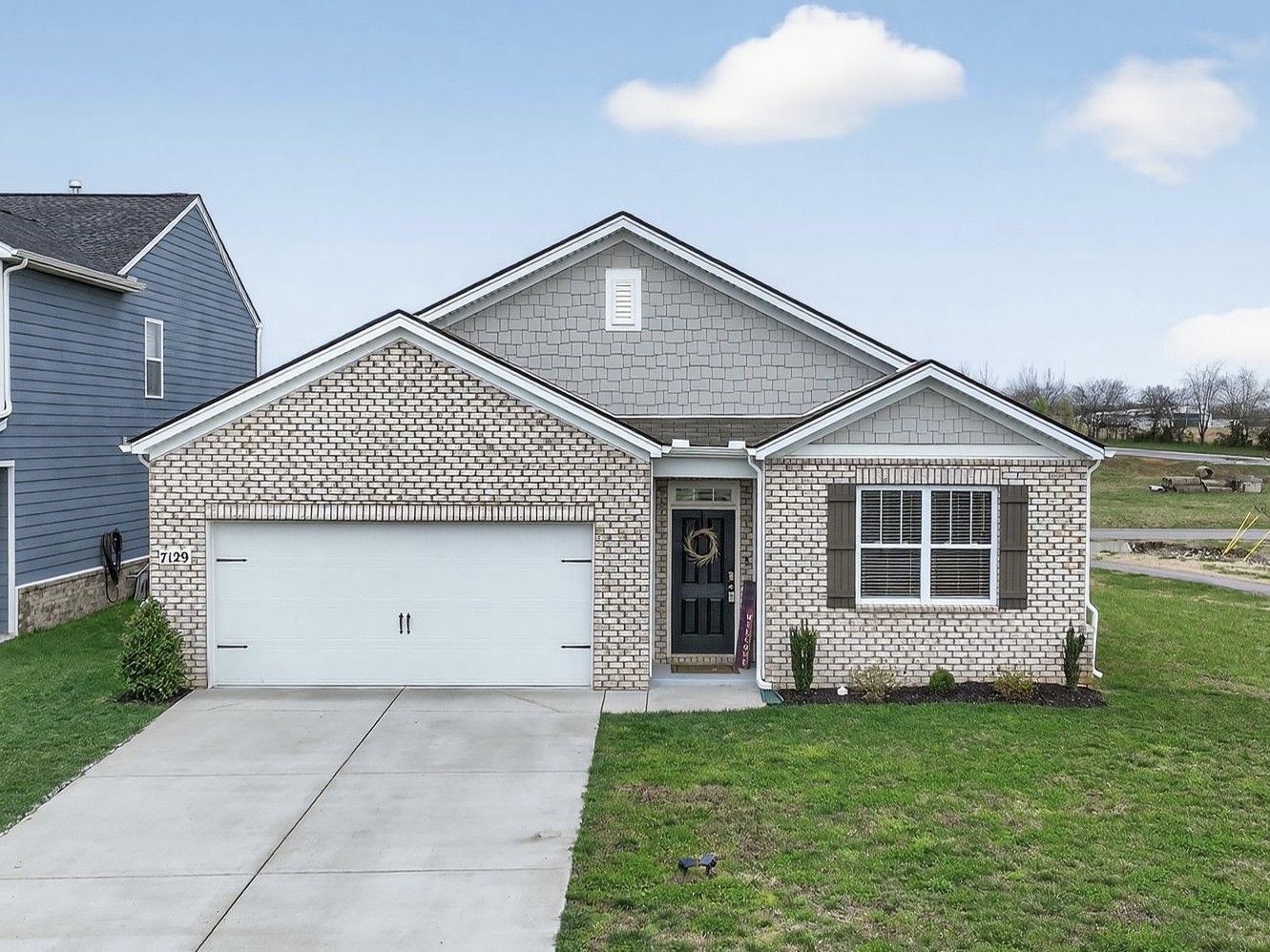 Home for sale in 7129 Sunny Parks Dr White House, TN