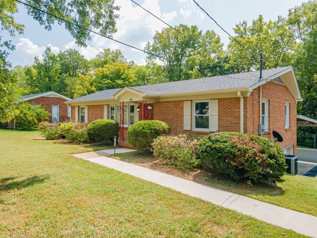 109 Caldwell Dr, Columbia