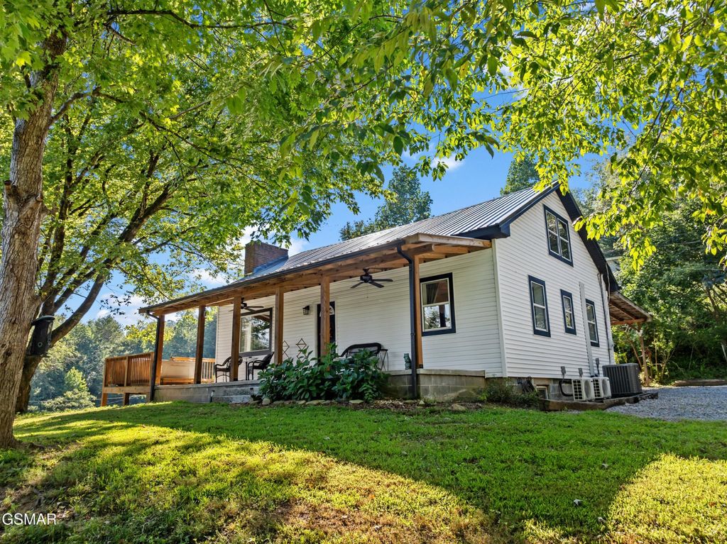2059 Upper Middle Creek Road, Sevierville
