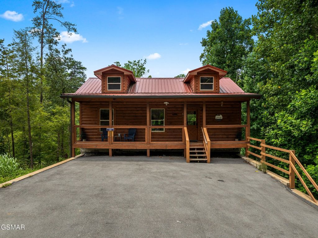 1533 Bear Valley Road, Sevierville