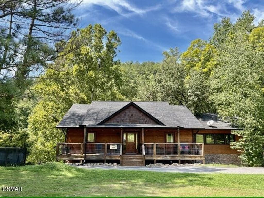 139 Martha Mccarter Road, Gatlinburg