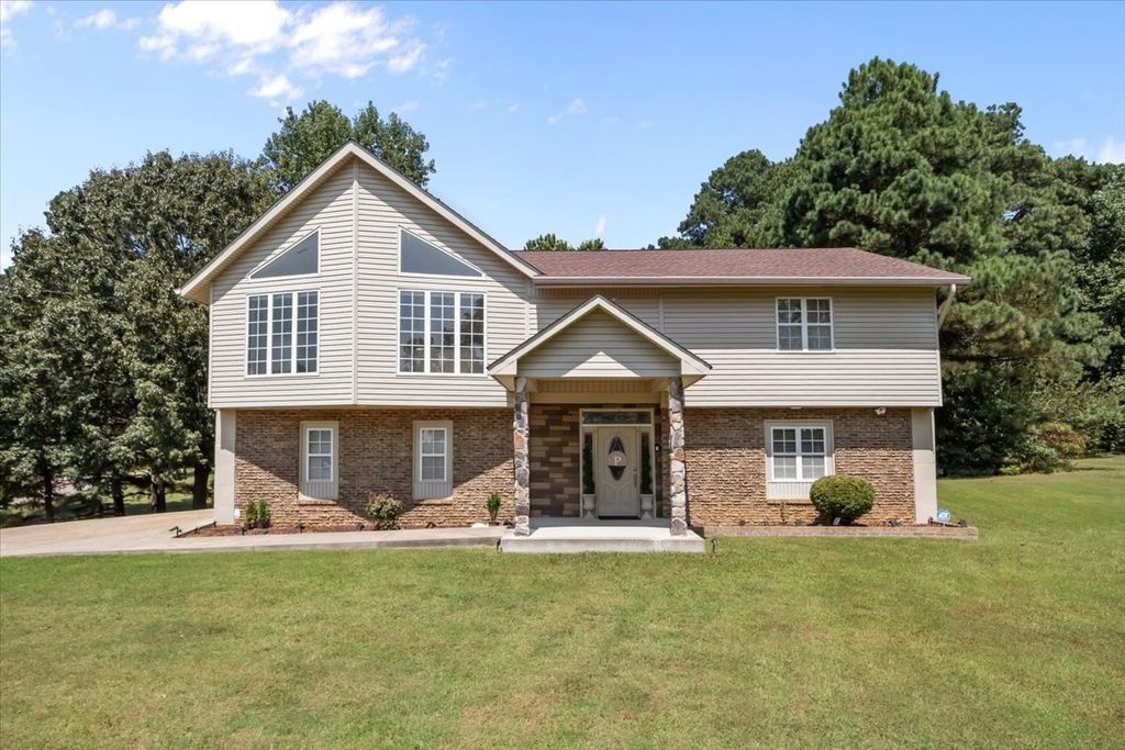 110 Carriage House Dr, Camden