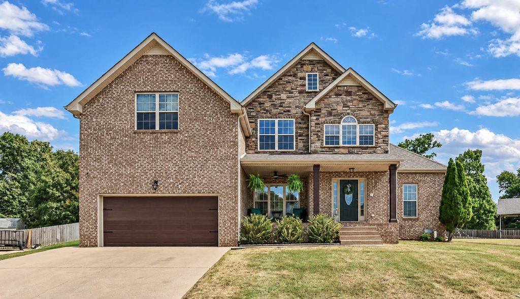 105 Ridgepoint Ct, Clarksville