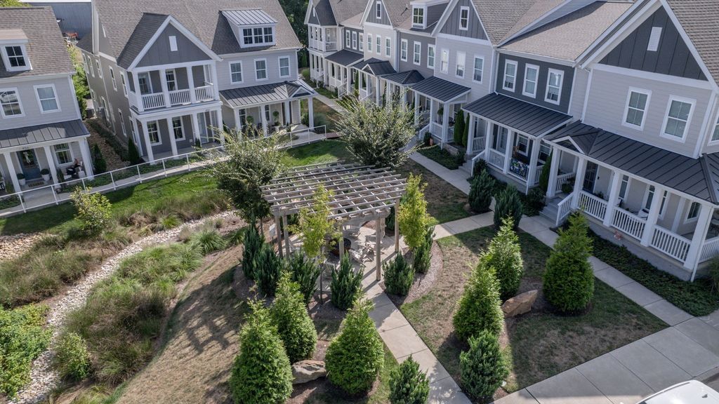 219 Ribbon Ln, Franklin