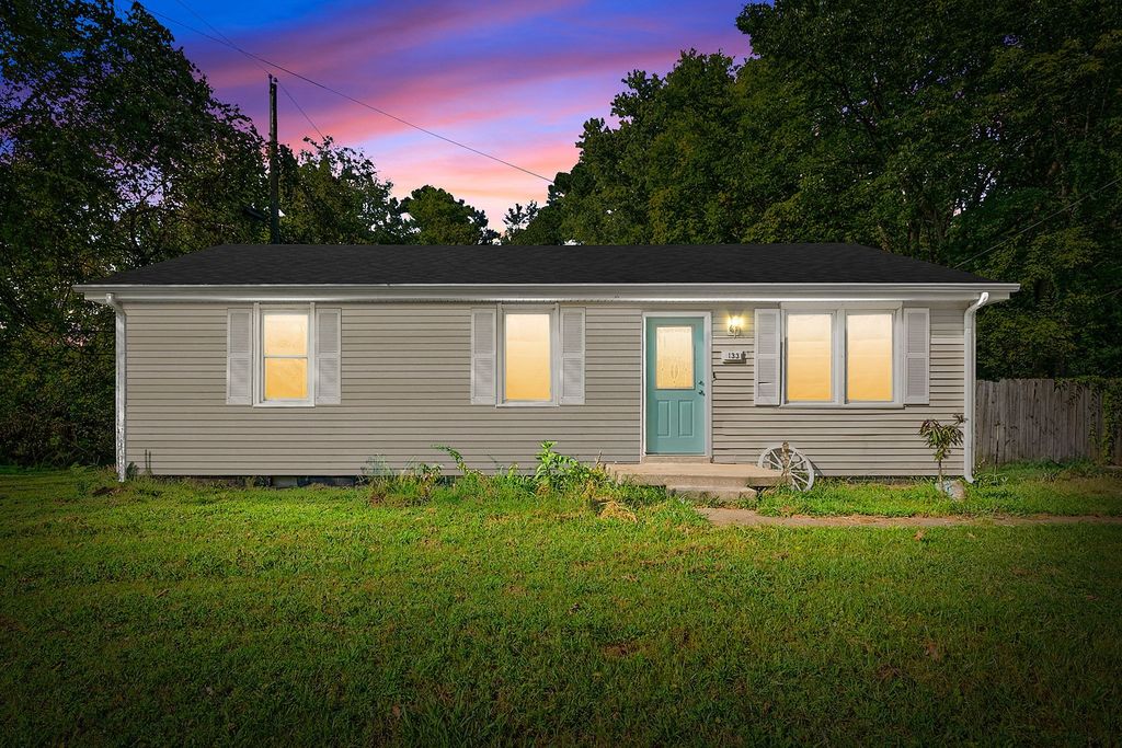 133 W Rossview Rd, Clarksville