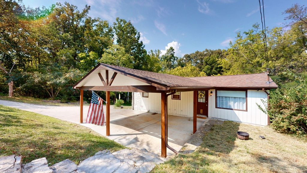 1392 Fairview Blvd, Fairview