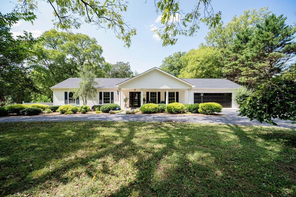 810 Cumberland Dr, Winchester