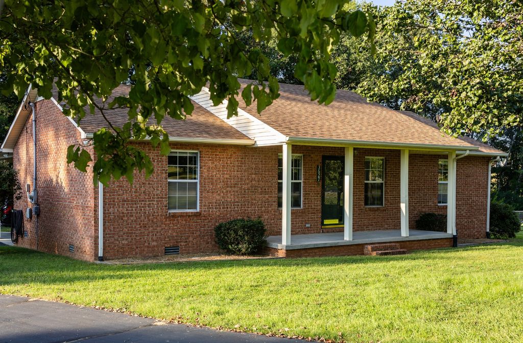 3627 N Riveroaks Dr, Cookeville