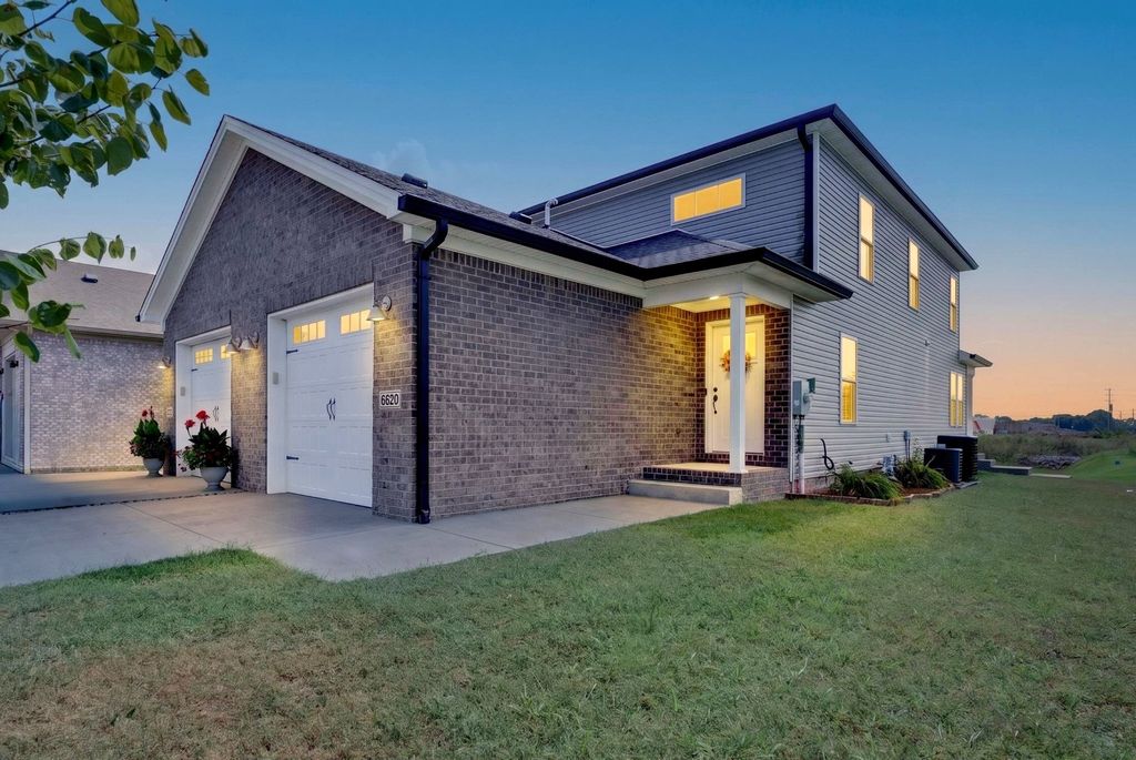 6620 Night Horse St, Bowling Green