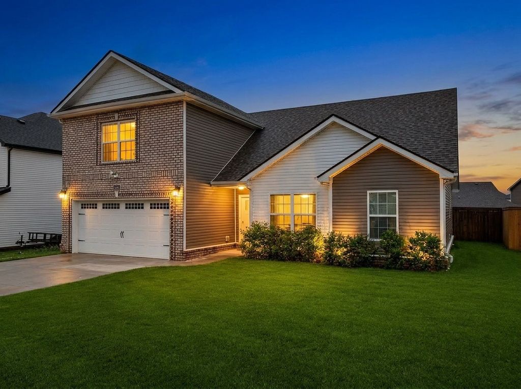 1101 Whitney Dr, Clarksville