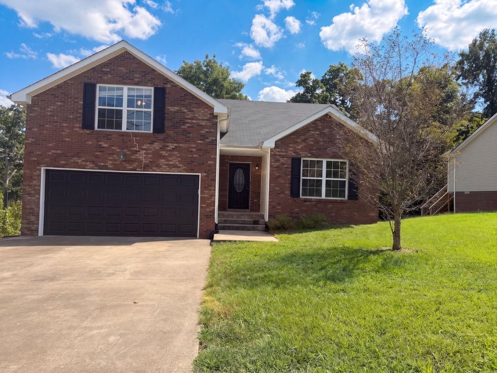 3148 Brook Hill Dr, Clarksville