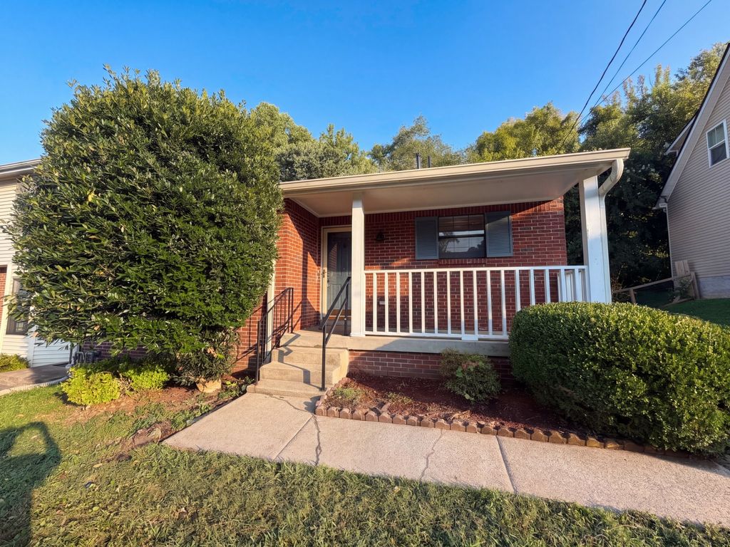 3363 Lakeside Pl, Hermitage