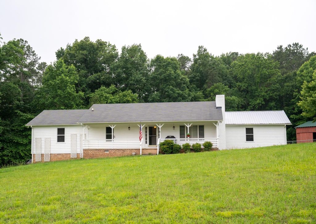 3287 Needlewood Lane Nw, Cleveland