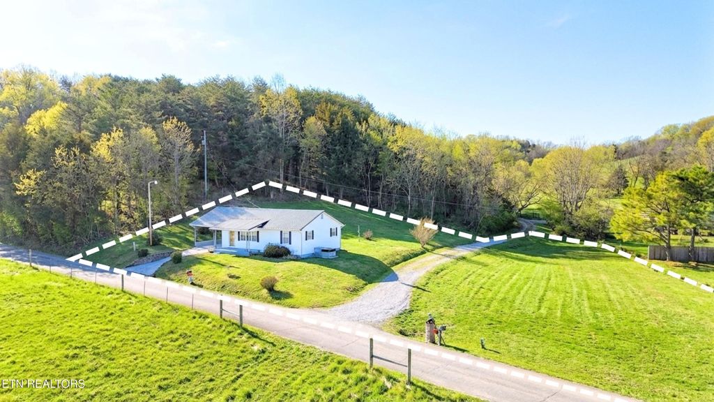 1585 Hill Road, Newport