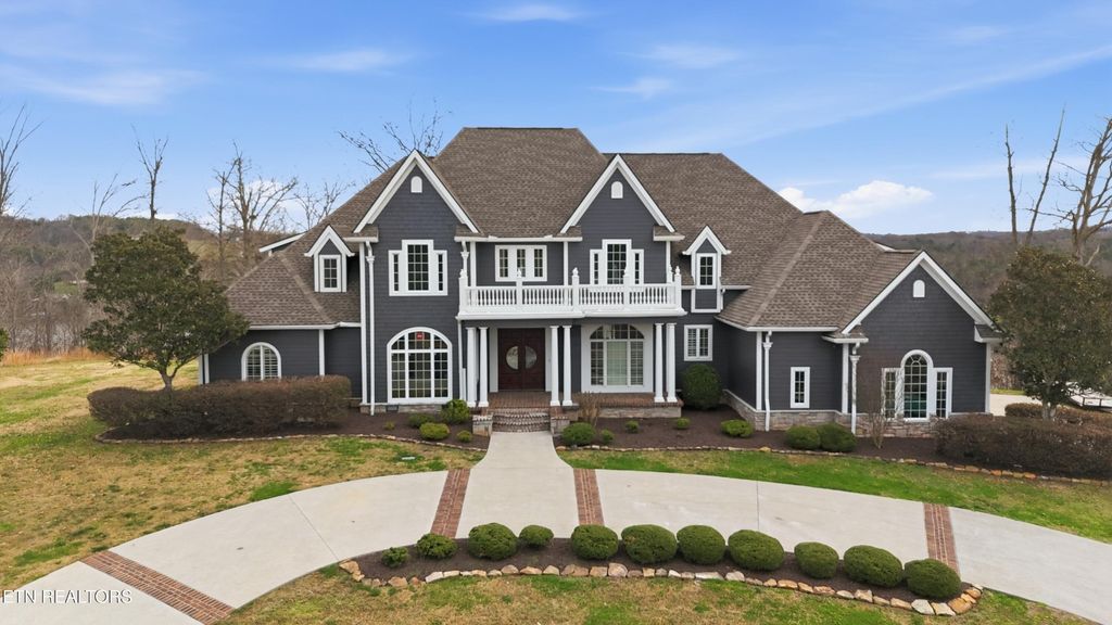 910 Eagle Nest Drive, Loudon