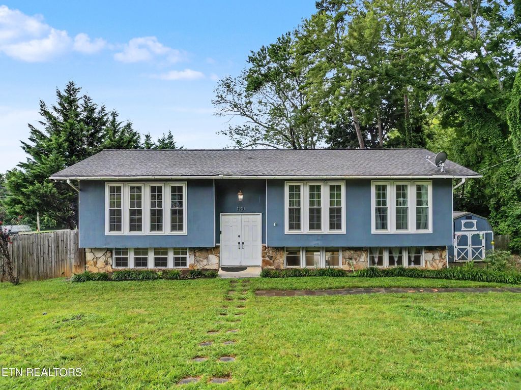 1201 Foxcrolf Drive, Knoxville