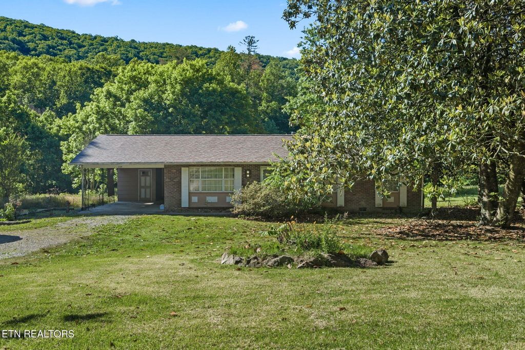 369 Back Valley Rd, Oliver Springs