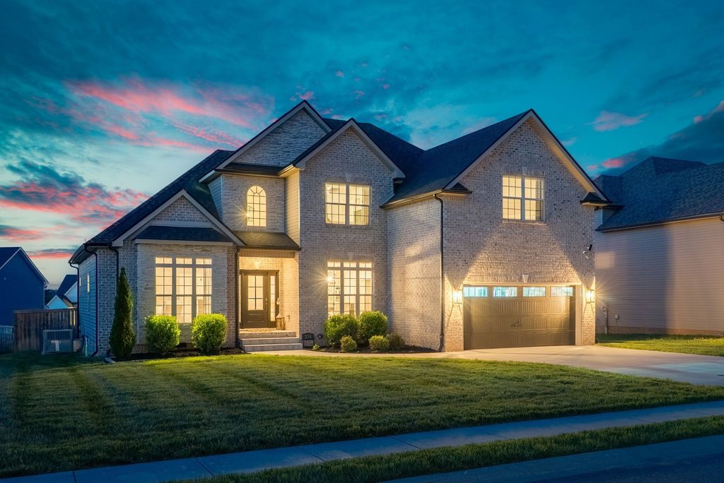 238 Cotoneaster Ln, Clarksville