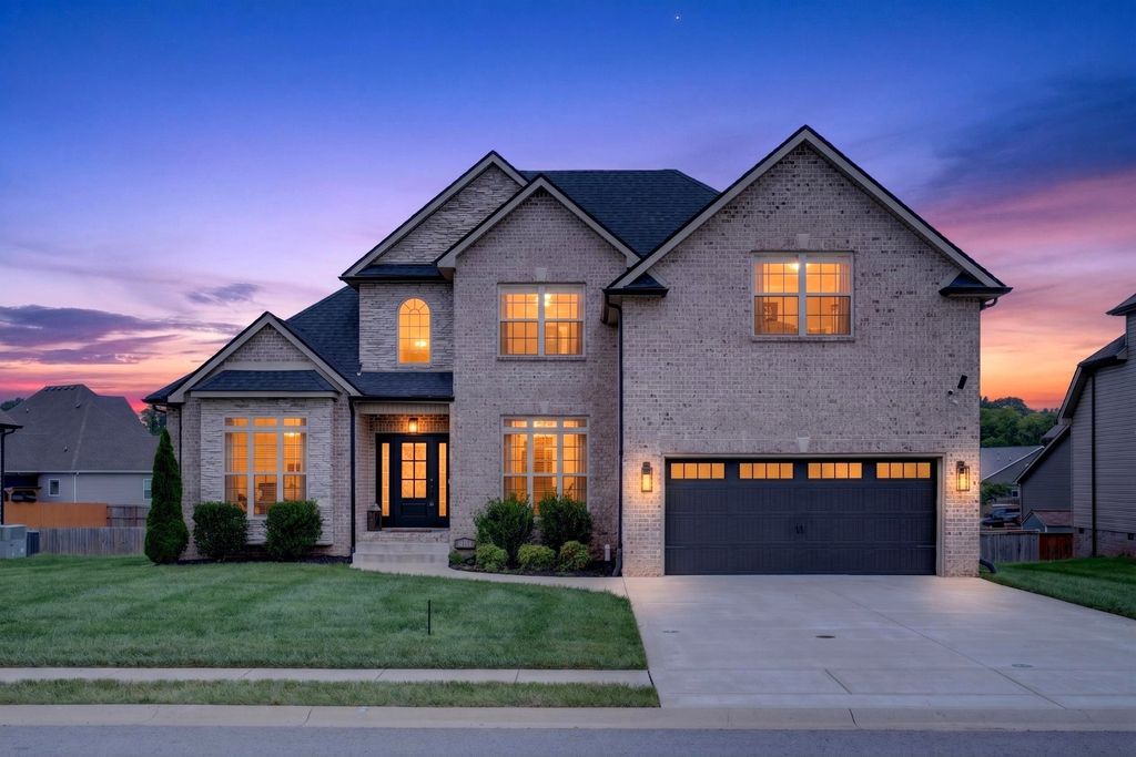 238 Cotoneaster Ln, Clarksville