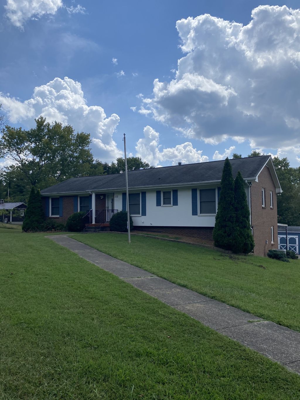 102 Bullock Dr, Clarksville