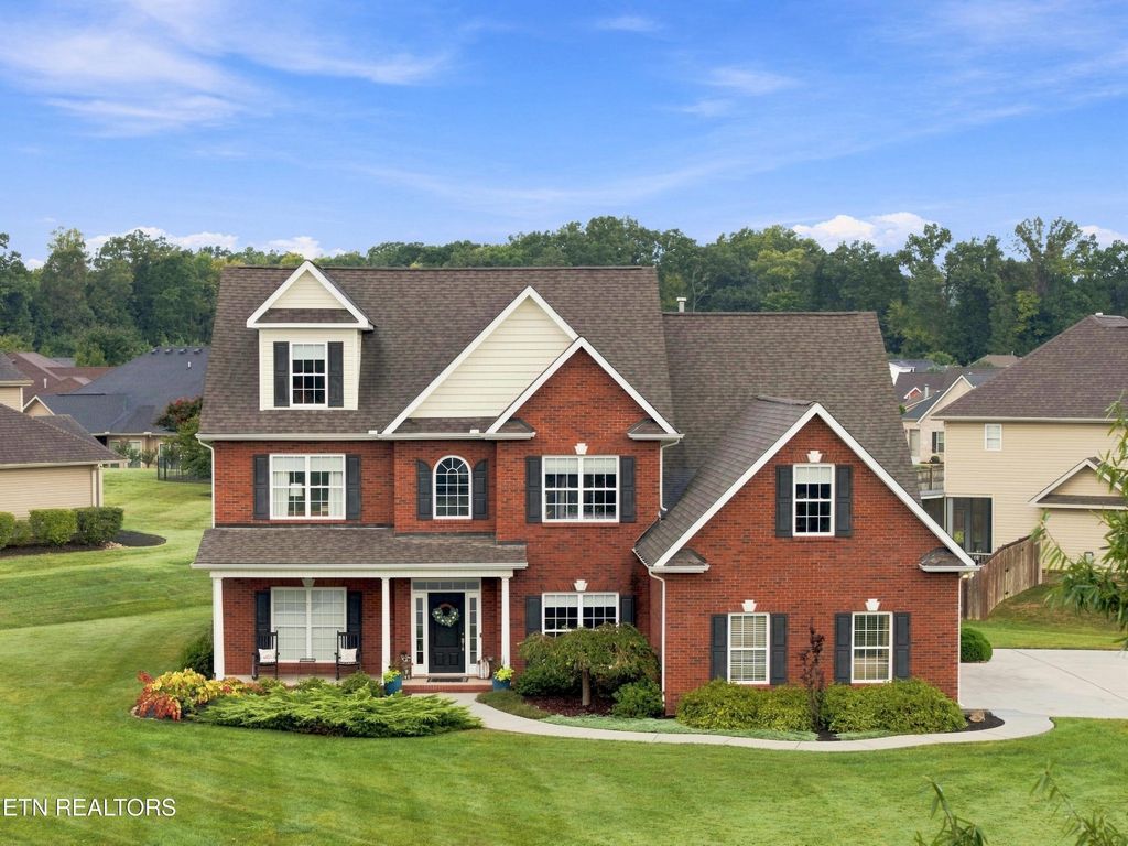 329 Silver Leaf Drive, Lenoir City