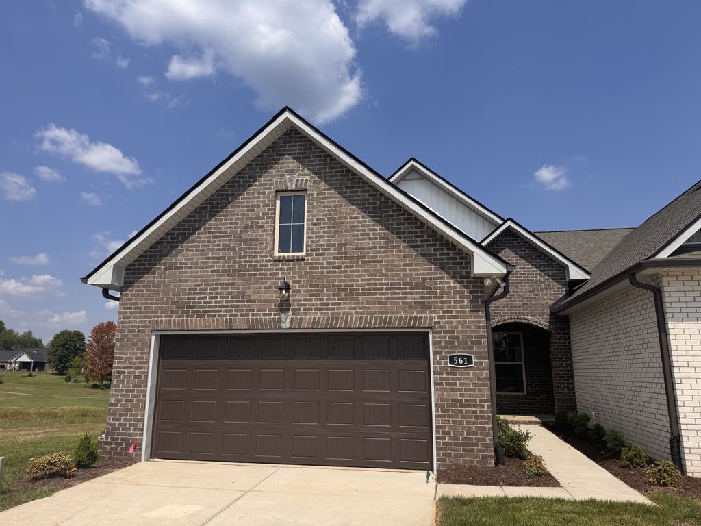 561 W Foxrun, Springfield