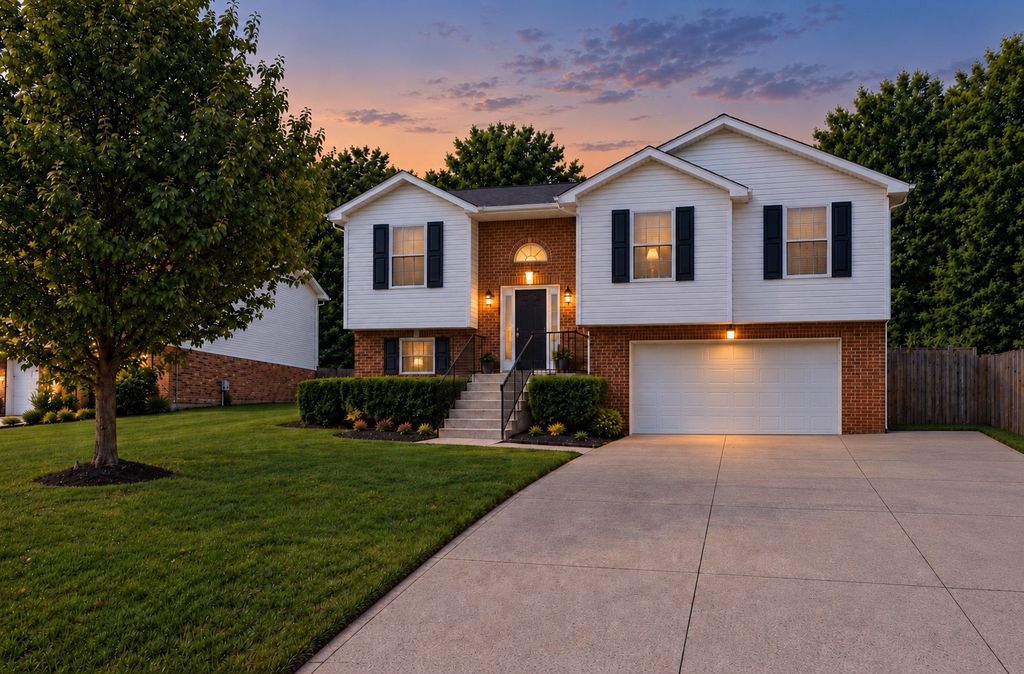 1023 Hedge Apple Dr, Clarksville