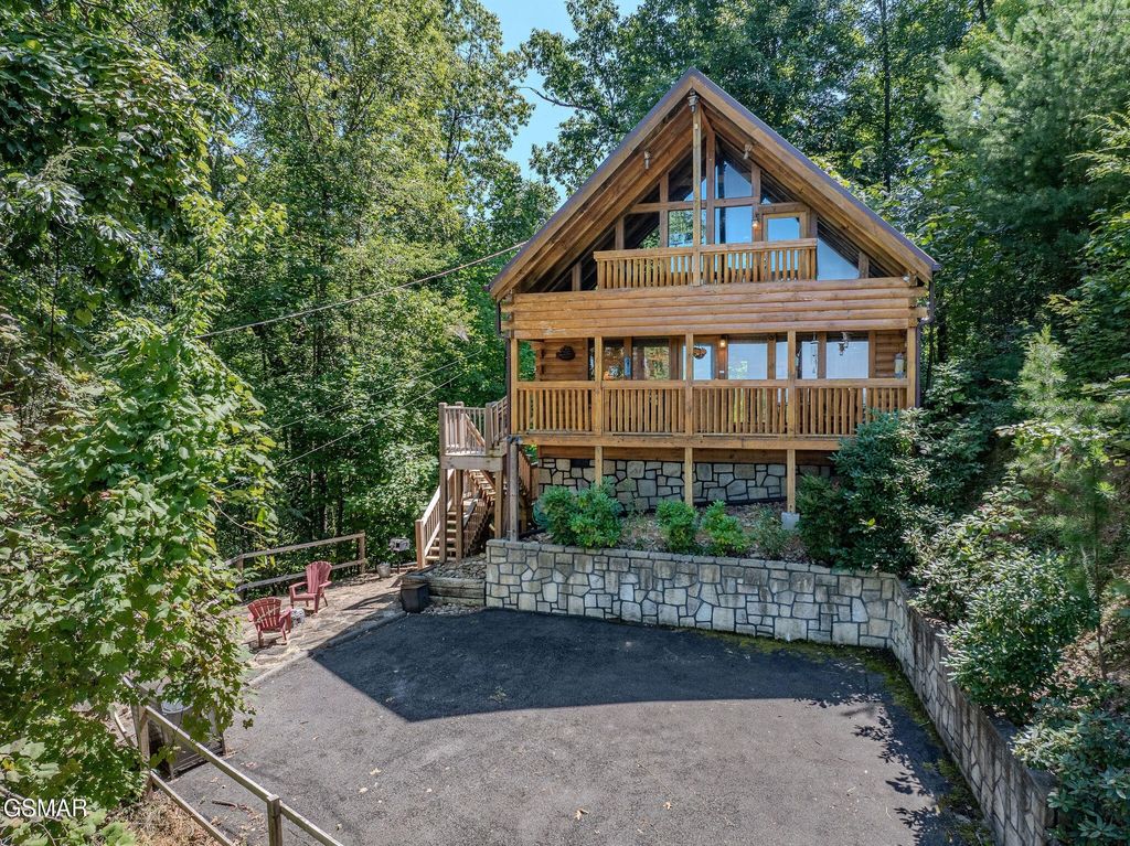 1637 Lamons Loop, Sevierville
