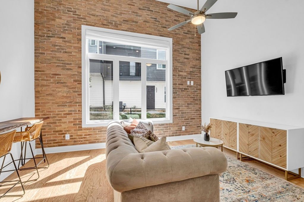 1041 E Trinity Ln 118, Nashville