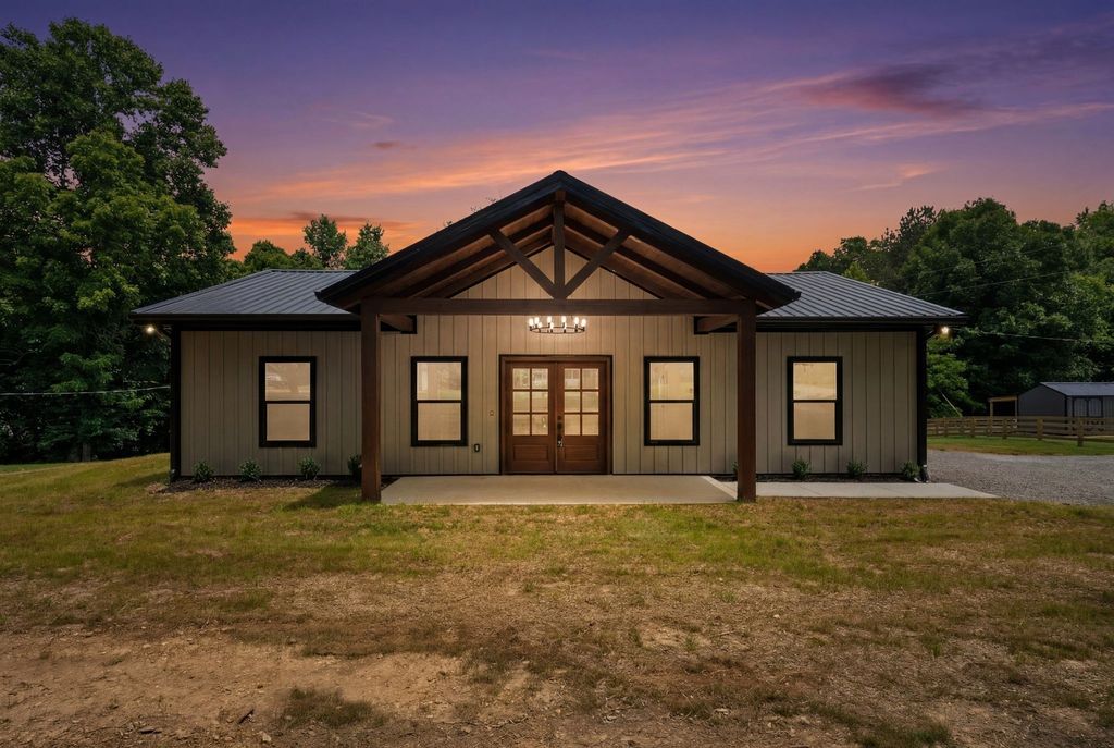 701 Oak Grove Rd, Goodspring