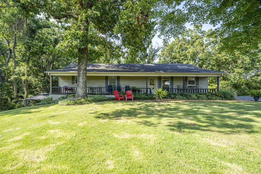 305 Salt Ln, Savannah