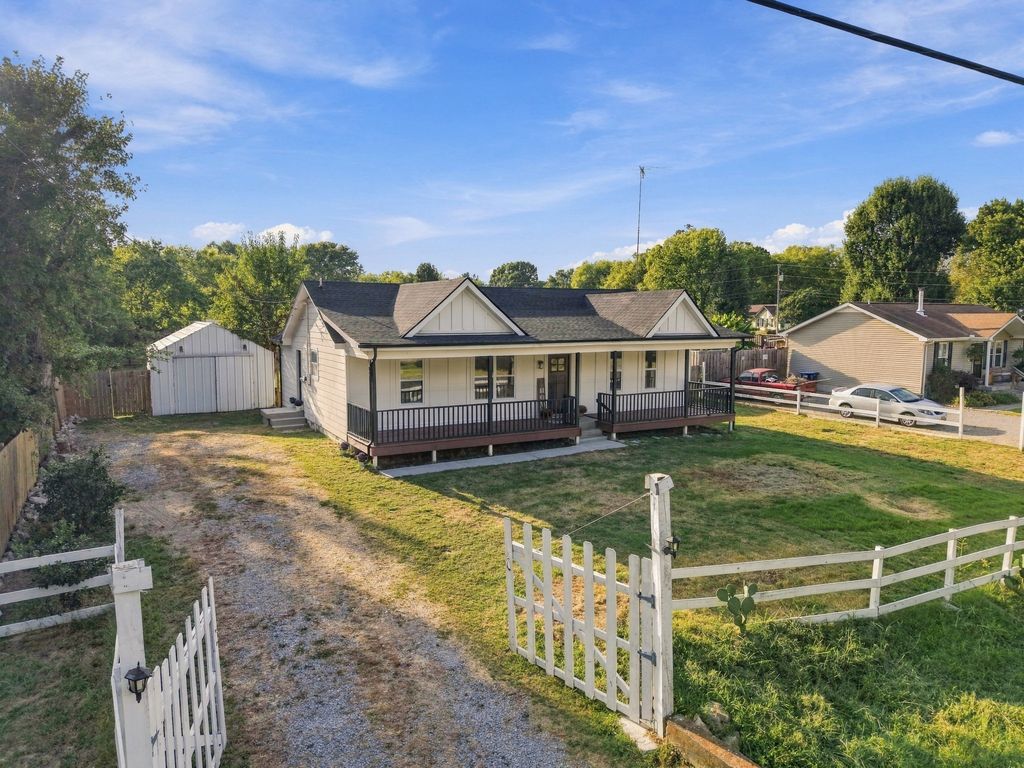 207 E Sagefield Dr, Smyrna
