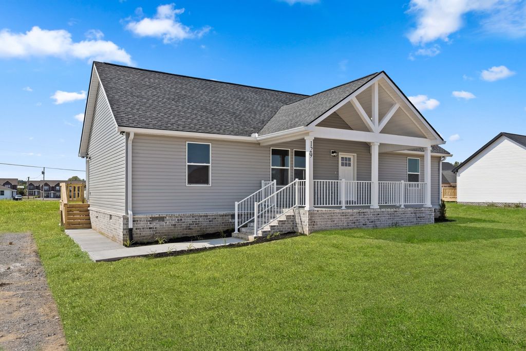 129 Martha Circle, Lafayette