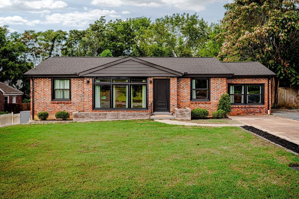 930 Crescent Hill Rd, Nashville