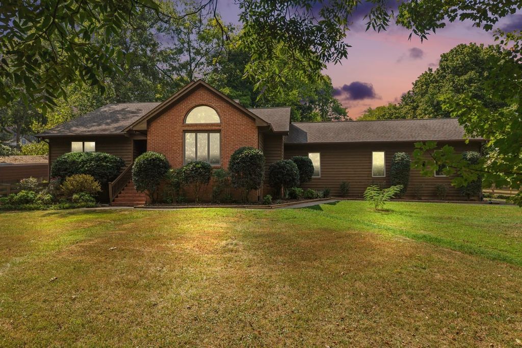 1990 Rock Springs Rd, Columbia