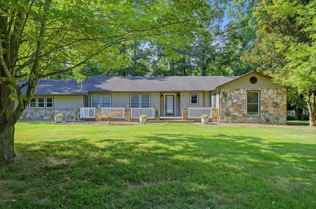 338 Royal Oak Dr, Winchester