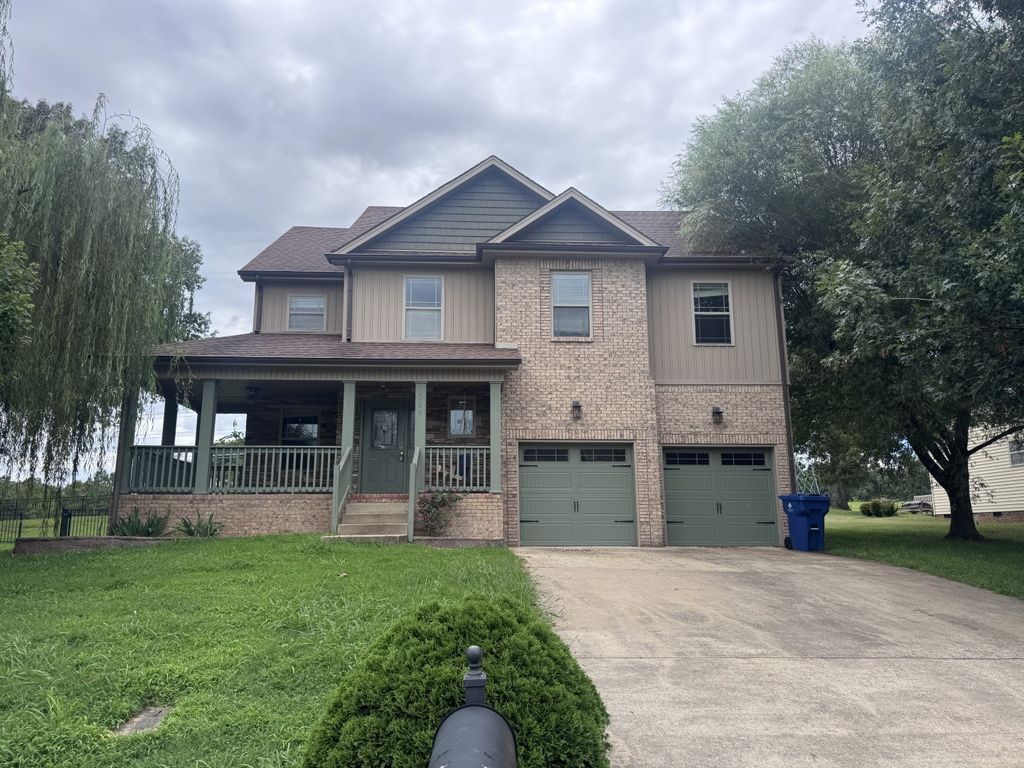 309 Ivy Bend Cir, Clarksville