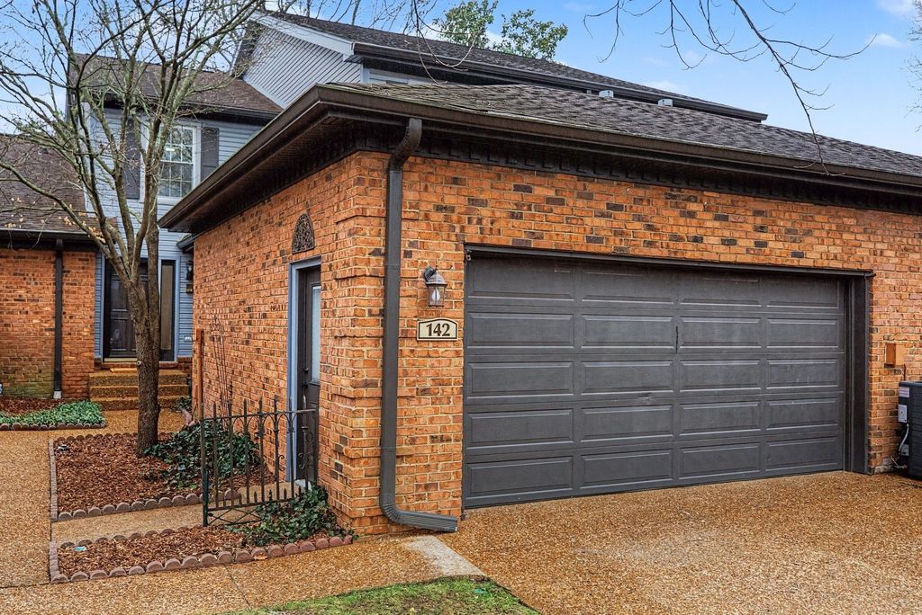 142 Hearthstone Manor Cir, Brentwood