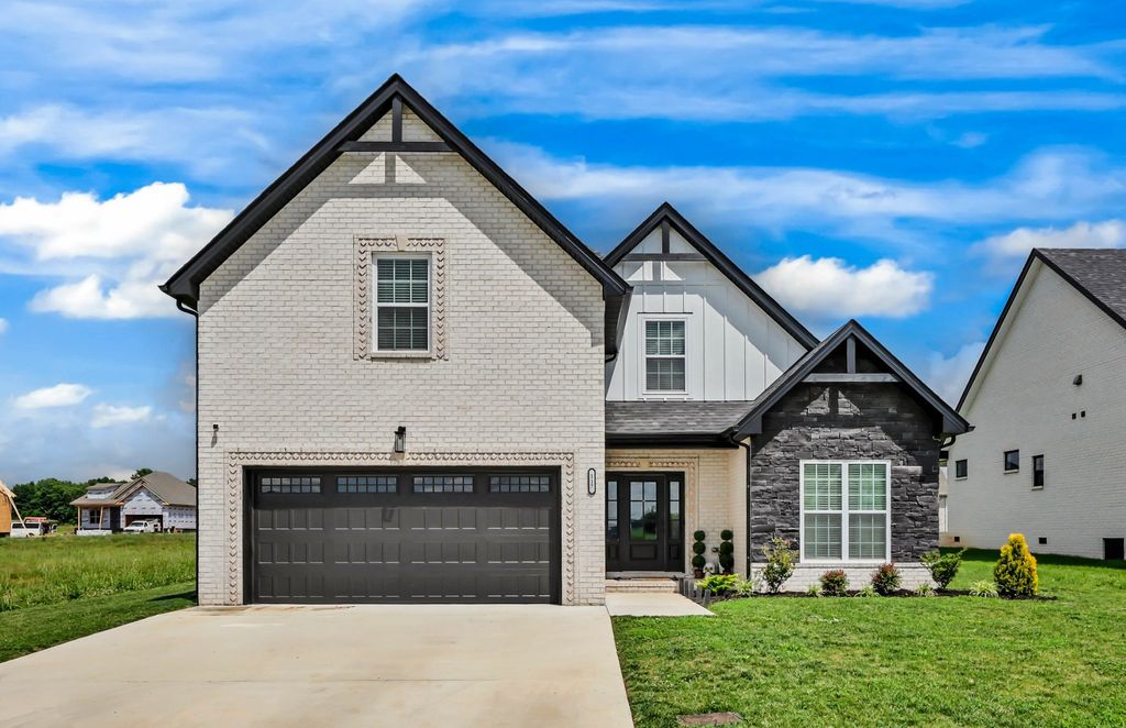117 Aspen Pine Dr, Clarksville