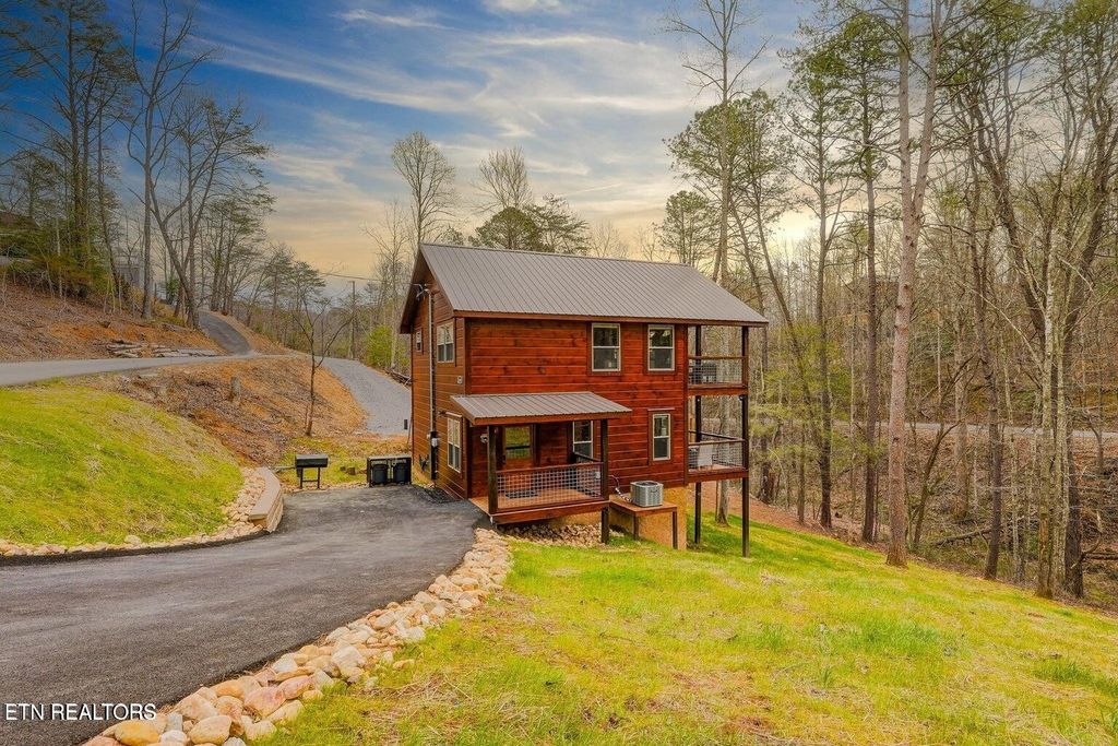 1614 Lake Drive, Gatlinburg