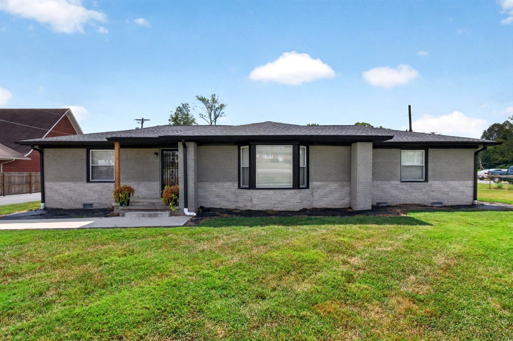 805 W Broad St, Smithville